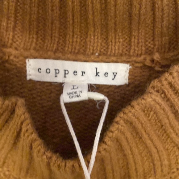 Beautiful brown Copper key sweater - Picture 5 of 5